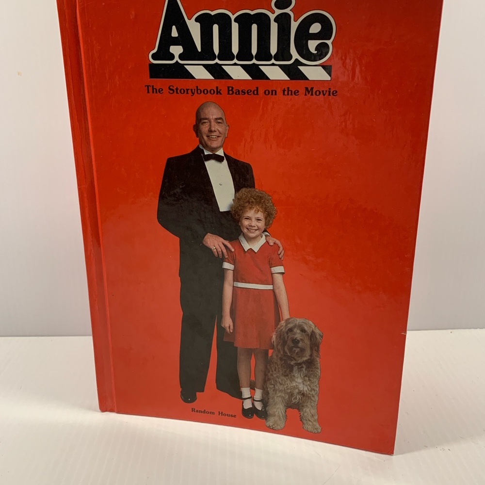 Annie Storybook Based on the Movie - Red Hardcover